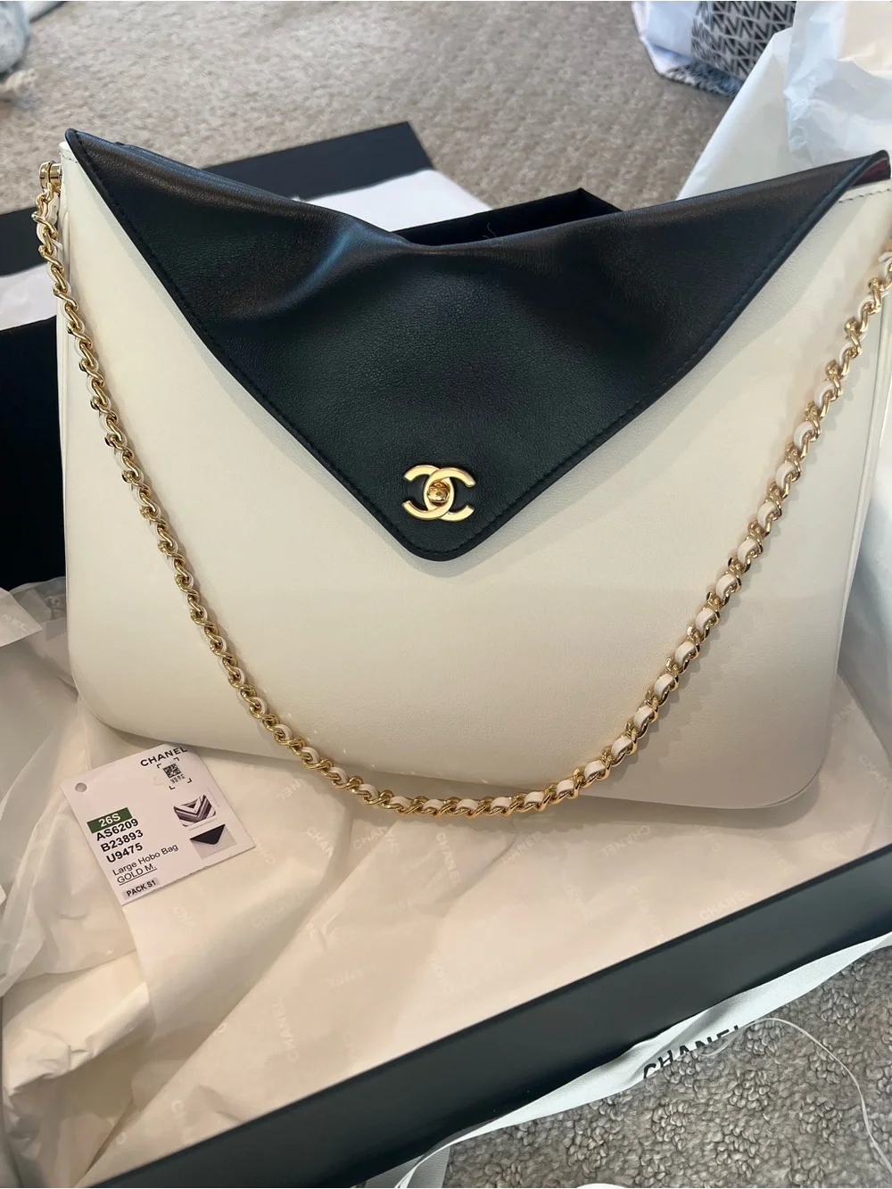 Chanel 26S hobo bag black & white - Picture 3 of 5